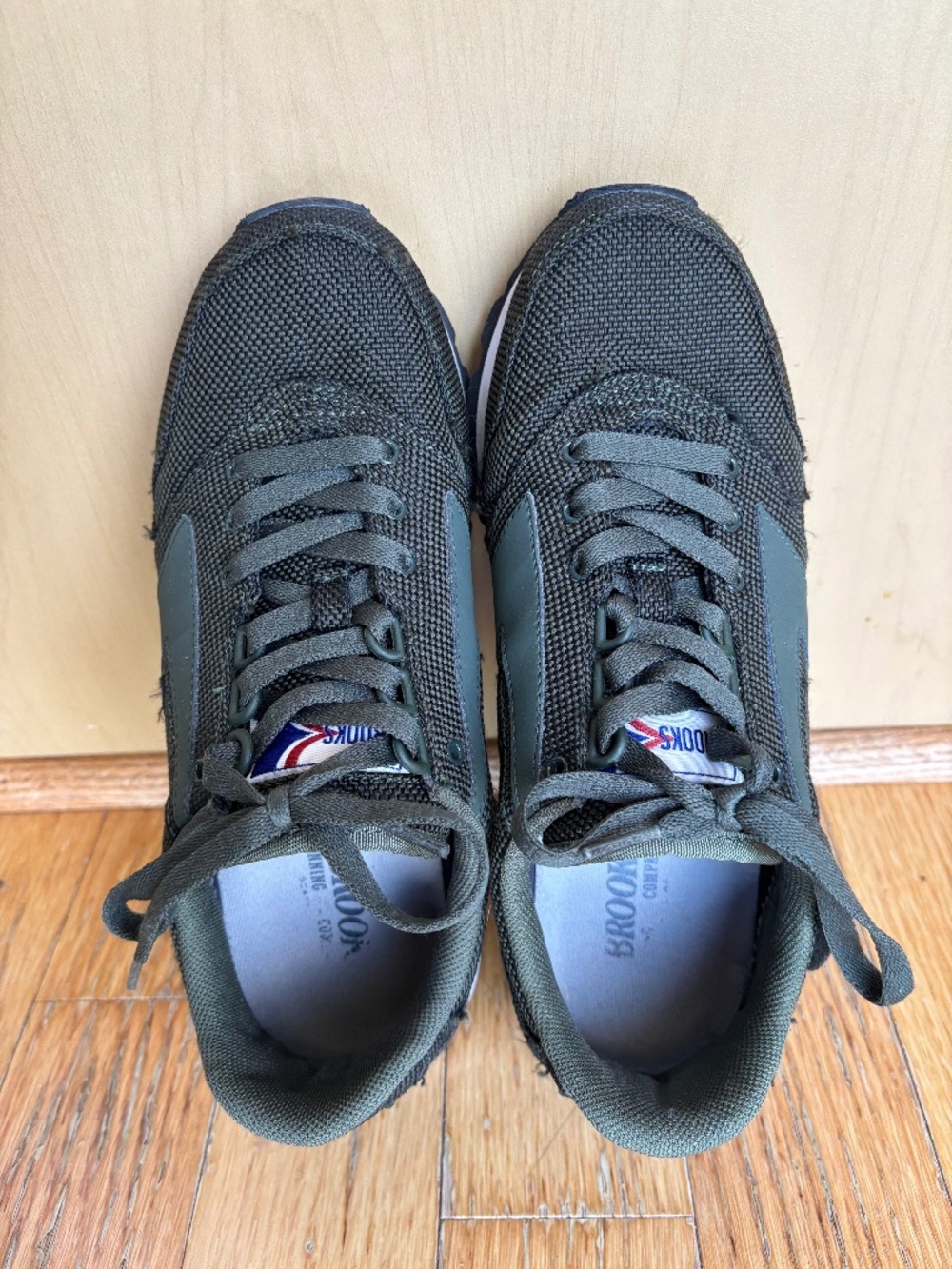 Brooks Chariot size 7 circa 2010